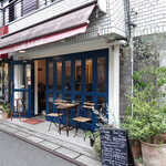 Radonna Harajuku - 手前にあるカフェ・ルイジ