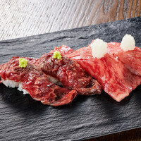 肉寿司〈霜降り〉〈赤身〉一貫