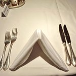 ロウリーズ・ザ・プライムリブ 東京 - 店内のテーブルセッティングです