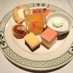 ロウリーズ・ザ・プライムリブ 東京 - サラダブッフェ 1500円 のデザート8種類盛り合わせ