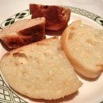 ロウリーズ・ザ・プライムリブ 東京 - サラダブッフェ 1500円 のパン2種類盛り合わせ