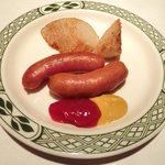 ロウリーズ・ザ・プライムリブ 東京 - サラダブッフェ 1500円 のソーセージとポテト