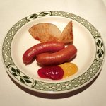 ロウリーズ・ザ・プライムリブ 東京 - サラダブッフェ 1500円 のソーセージとポテト