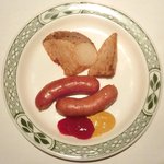 ロウリーズ・ザ・プライムリブ 東京 - サラダブッフェ 1500円 のソーセージとポテト