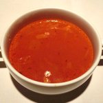ロウリーズ・ザ・プライムリブ 東京 - サラダブッフェ 1500円 の温製ミネストローネスープ