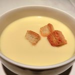 ロウリーズ・ザ・プライムリブ 東京 - サラダブッフェ 1500円 の冷製コーンポタージュスープ