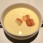 ロウリーズ・ザ・プライムリブ 東京 - サラダブッフェ 1500円 の冷製コーンポタージュスープ