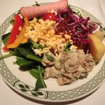 ロウリーズ・ザ・プライムリブ 東京 - サラダブッフェ 1500円 のサラダ10種類盛り合わせ(2回目)