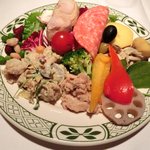 ロウリーズ・ザ・プライムリブ 東京 - サラダブッフェ 1500円 のサラダ16種類盛り合わせ(1回目)