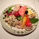 ロウリーズ・ザ・プライムリブ 東京 - サラダブッフェ 1500円 のサラダ16種類盛り合わせ(1回目)