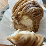 TAKAO COFFEE 珈琲焙煎工房 - 残念なのは、モンブランの土台が、メレンゲを焼いた甘過ぎるお菓子だったこと…。