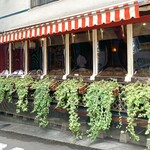 Trattoria Tanta Bocca - 窓側の席はのんびりモード