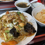 栄華楼 - 五目焼きそばセット 900円