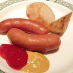 ロウリーズ・ザ・プライムリブ 東京 - サラダブッフェ 1500円 のソーセージとポテト