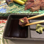 鉄板焼き ステーキ 湛山 - 左の出汁醤油とワサビが個人的には好きです