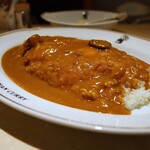 インデアンカレー - インディアンカレー(830円)
            ご飯大盛り(+50円)
            ルー大盛り(+200円)
            卵入り(+50円)