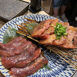 oumiyakinikuhorumonsudaku - カルビとハラミ