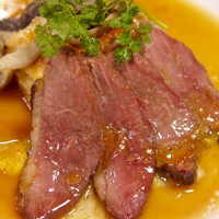ラ・ロシェル 福岡 - フランス産マグレ鴨胸肉のロースト オレンジ風味