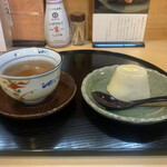 とんかつ一幸 - 食後のデザートは、ほうじ茶とアロウカナ・ババロア