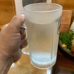 とんかつ一幸 - 自分は結構、ご飯を食べている時、たくさん水を飲むので、
      今回は、キンキンに冷えたジョッキで… 4杯ほど飲みました〜♪v