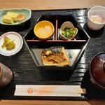 伊勢 みやび - こちらは和定食。関西でも納豆が出るのですね