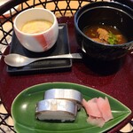 熊野の宿 海ひかり - 手前の秋刀魚寿司に、左上のじゃことシメジの茶碗蒸しもなかなか良かったです