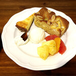 ダブル - ケーキプレートはフルーツとアイスクリーム付き