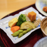 即今料理 仁 - ”煮物（にもの）”、西葫蘆（ズッキーニ）＋毛豆（えだまめ）