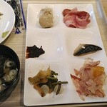 Hiroshimbeikoku - 焼売、ベーコン、南蛮味噌、焼鯖、ザーサイ等