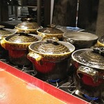 Hiroshimbeikoku - 6時半から30分毎に、釜で炊立ての魚沼産こしひかりを提供。