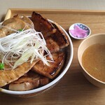 元祖豚丼屋 TONTON - 豚丼（ハーフ＆ハーフ）