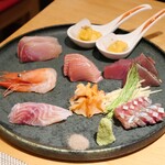 魚と酒 めから鱗 - 刺身盛り合わせ