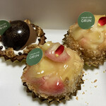 GRUN - 桃のパイx2つ　サターン1つ