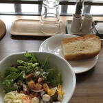 呉服町italia製麺 村山商店 by INCROCI - サラダとフォカッチャ