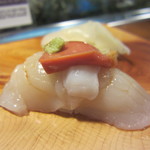 弘寿司 - ほたての上に肝（卵巣）ちゃん★