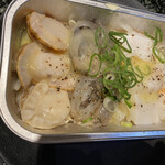 あみやき亭Plus - 海鮮ホイル焼き380円（帆立、エビ、イカ3種）