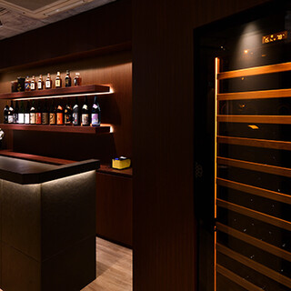 Fully equipped with a full-fledged wine cellar! Champagne and branded shochu whiskey are also available.