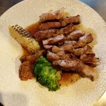 鉄板焼とお好み焼 みしまや - どんぐり豚のソテー