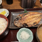 菊松食堂 - ◯さば文化干し定食¥990(こちらは旦那くんが) 脂の乗ったサバは豊洲干物問屋直送だそう。備長炭でじっくり焼かれて、身もふわふわで美味しかったそう。