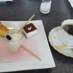 カフェ ナトゥーラ - 食後のコーヒーとデザート