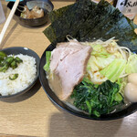 横浜家系ラーメン 蓮 - ラーメン並+ハーフ野菜トッピングに無料ライス