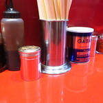 ラーメン二郎 - 卓上調味料