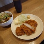Menya Kotetsu - トンカツ定食 320円、チャ飯に変更 150円(税込)