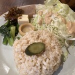 キッチン わたりがらす - 玄米ご飯と付け合わせ