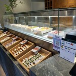 Kitsuneno Yuubinyasan Inari - 店内のショーケース