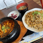 中華バル 武遊 - ふつうの炒飯 と 麻婆豆腐