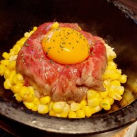 焼肉うしごろ 銀座並木通り店 - 和牛ととうもろこしの石焼ガーリックライス