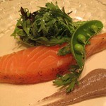 ジュアンレパン - タスマニアサーモンのコンフィと春野菜　トリュフのヴィネグレット