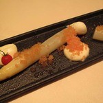 ジュアンレパン - フランス産ホワイトアスパラガスとチェリーモッツァレラ塩トマトの砂