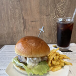 DOUG 'S BURGER - 『DOUG'S TUNA STEAK BURGER¥1,410』 『VALUE SET¥660』